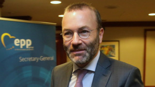 Бившият кандидат за президент на ЕК Манфред Вебер обвини френския президент