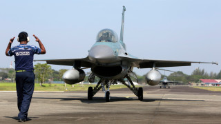 Politico: Все още няма план за обучението на украинските пилоти на F-16