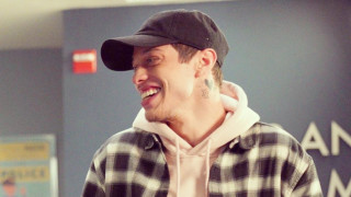 На Пийт Дейвидсън определено му се получава да размива хората и