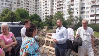 Жители на столичния квартал Люлин на борба с незаконен строеж