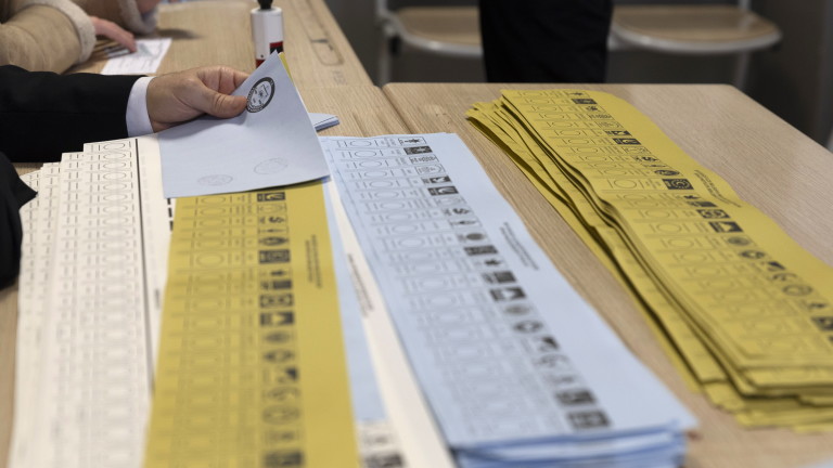 Гласуването в 32-те източни провинции започна в 7:00 ч. местно