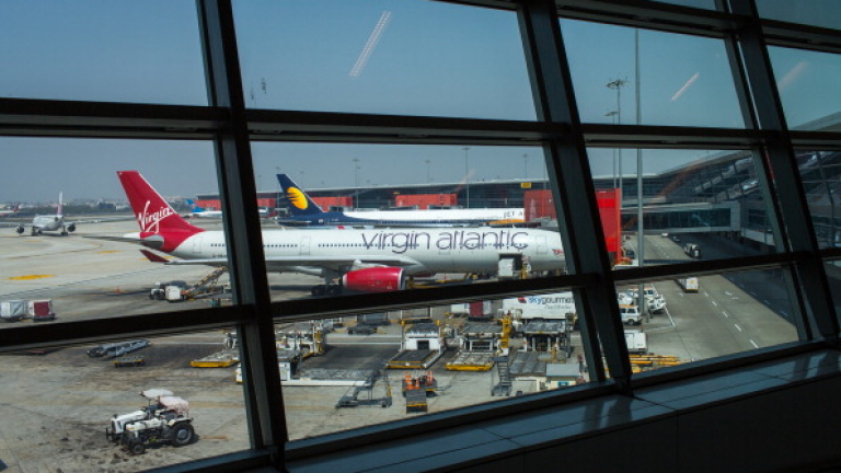 Лазер прекъсна полет от Лондон за Ню Йорк