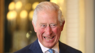 Докато около това кога кралица Елизабет Втора официално ще слезе