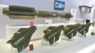 Френският президент Еманюел Макрон и министърът на отбраната Себастиен Лекорню