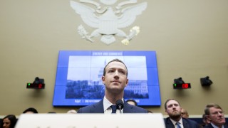 Американската компания Facebook Inc която притежава най голямата в света едноименна
