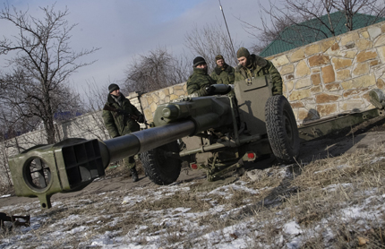 Сепаратистите изтеглиха артилерията от фронта