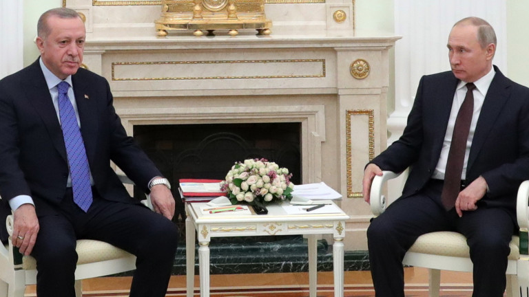 В Москва Ердоган коленичи пред Путин