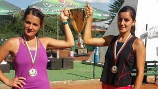 Доминаторките в женския тенис на двойки у нас Хюлия и