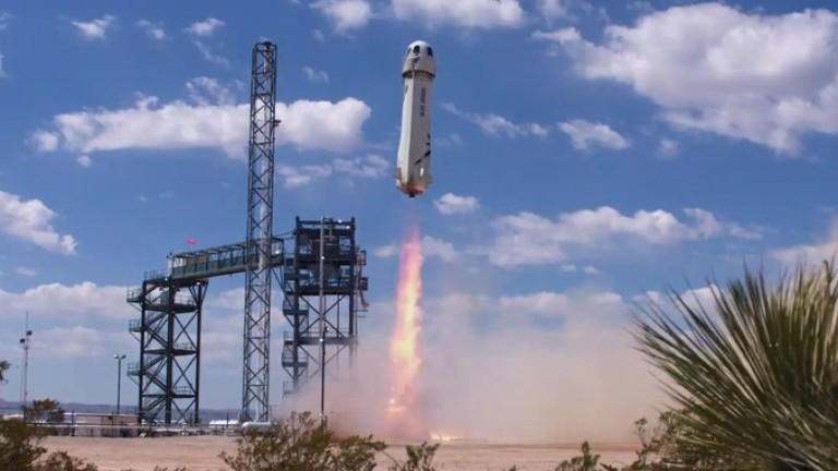 Компанията за космически туризъм на Джеф Безос направи тестов полет на ракетата си New Shepard