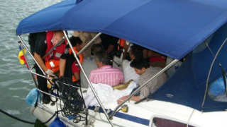 Задържаха 63-ма нелегални имигранти на яхта край Шабла