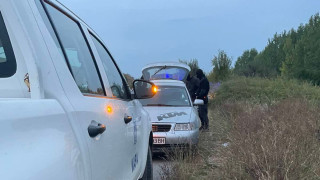 Бракониер извършващ нерегламентиран стопански улов във водите на язовир Яза