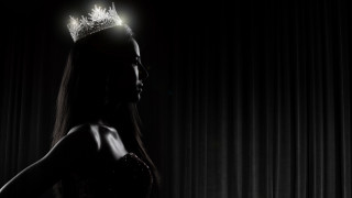 След като бе разследвана и принудена да се откаже от