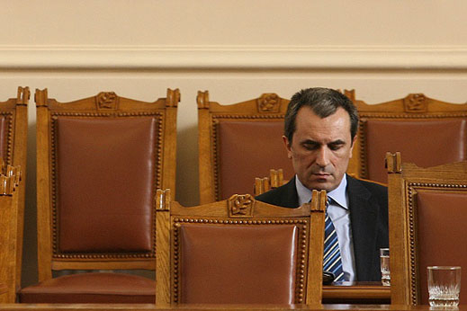 Търсят подкрепа извън парламента  за кабинета „Орешарски"