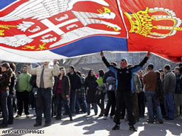 Косовски албанци излязоха на протести срещу визитата на Тадич