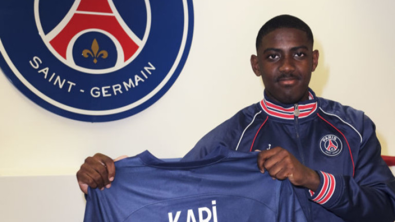 18-годишният френски футболист Айман Кари подписа първия си професионален договор