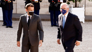 Френският президент Еманюел Макрон обясни на министър председателя на Австралия че е