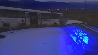 Автобус който превозва работници излезе от пътя край град Шипка