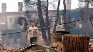 240 000 души се борят с огъня в Русия