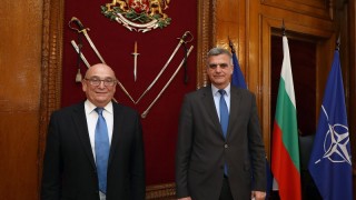 Министърът на отбраната Стефан Янев проведе среща със специалния представител