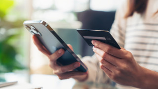 Revolut: Българите оставиха €123 милиона в чужбина - гръцкото крайбрежие е големият победител