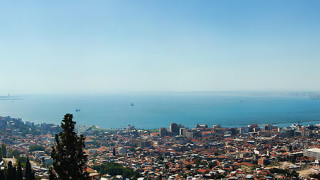 Турският град Измир е пъстър и свободен Там жените носят