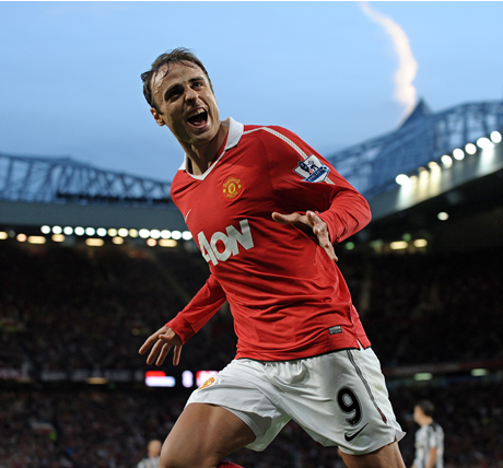 Бербатов изрита Уейн Руни от състава на Юнайтед