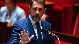 Франция съобщи че ще забрани спорната практика душене при задържане