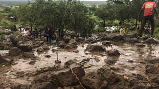 Общо 111 жертви взе тропическият циклон Бацирай в Мадагаскар съобщава
