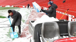 Арсенал успя да подготви стадион Емиратс за днешното домакинство на