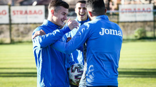 Петима футболисти се очаква да се присъединят в лагера на