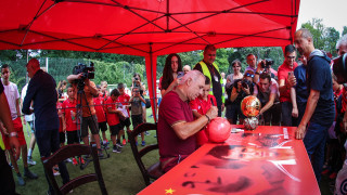 Легендата на българския футбол Христо Стоичков пристигна на Армейския следобед