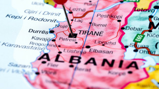 Афганистанците, евакуирани в Албания, протестират за по-бързо преместване в САЩ