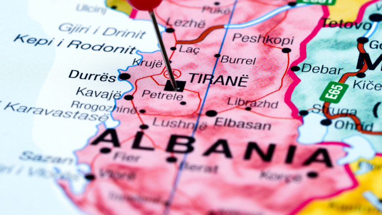 Членката на НАТО Албания, която няма собствени бойни самолети, откри