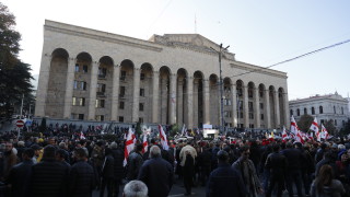 Близо 20 000 души се събраха в центъра на грузинската