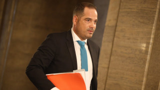 Вътрешният министър Калин Стоянов има доверие на всеки един служител