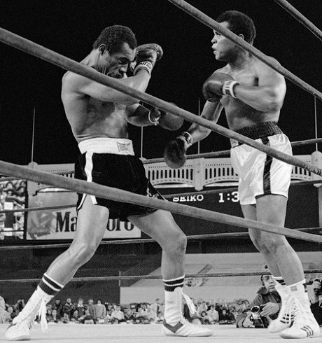 Почина бивш световен шампион победил Мохамед Али