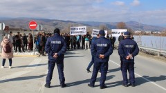 Протест на представители на дърводобивни фирми затвори пътя Петрич-Мелник