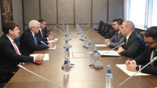 Външният министър Георг Георгиев и вицепремиерът и министър на транспорта