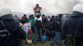 Официални лица от новото дясно правителство на Гърция обещаха да