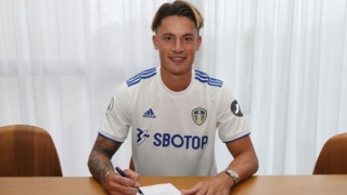 Защитникът на Лийдс Робин Кох който играе под наем за