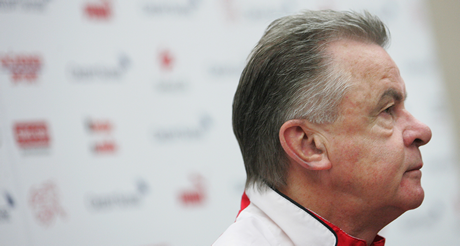 Хитцфелд: Моуриньо  дъвче дъвка като бизон