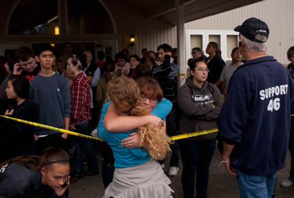 Двама ученици загинаха при стрелба в американско училище