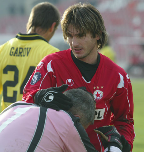 Велизар Димитров преподписва с ЦСКА до 2010 г.