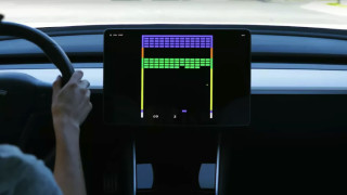 Защо екранът в Tesla колите ще се превърне в игрова конзола