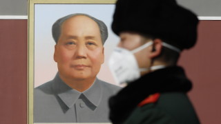 Дронове с говорители зоват китайците да носят маски и да стоят по домовете си