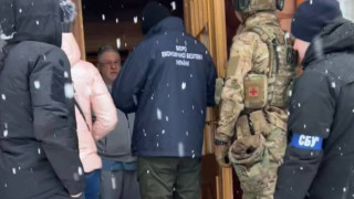 Служители на украинските служби за сигурност претърсиха дома на милиардера