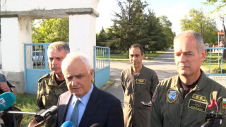 Разпространяваните абсурдни и спекулативни оценки относно приемането на самолета F 16