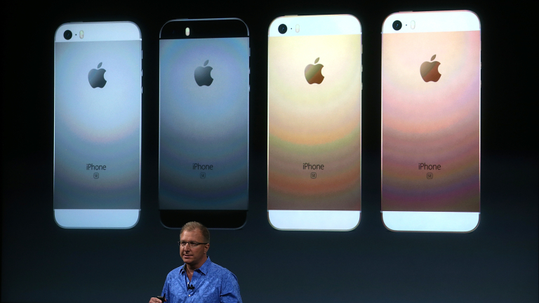 Apple пуска най-евтиния iPhone в историята си