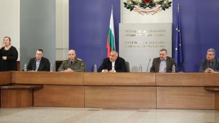 Напоследък нямаме друга работа освен да следим мерките за затягане