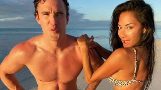 Още секси снимки от почивката на Никол и Том